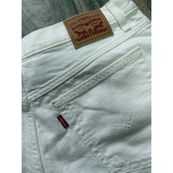 Levi's Mom Shorts High Rise Women’s 31 Relaxed A-Line Silhouette Ivory Denim - Picture 4 of 9